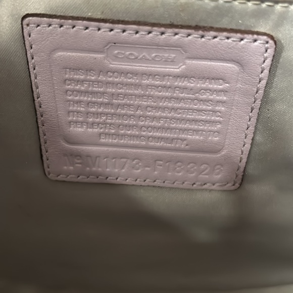 Coach shoulder purse w outer pockets on each side - Picture 3 of 4